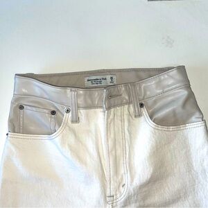 Abercrombie & Fitch White 90s Straight Ultra High Rise Curve Love Jeans